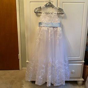 Lace and tulle flower girl dress NWT